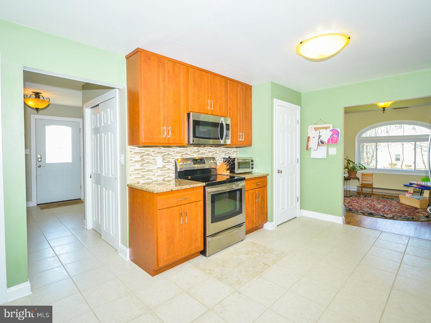 109 Longview Road Perkasie, PA 18944 - Photo 4 of 23