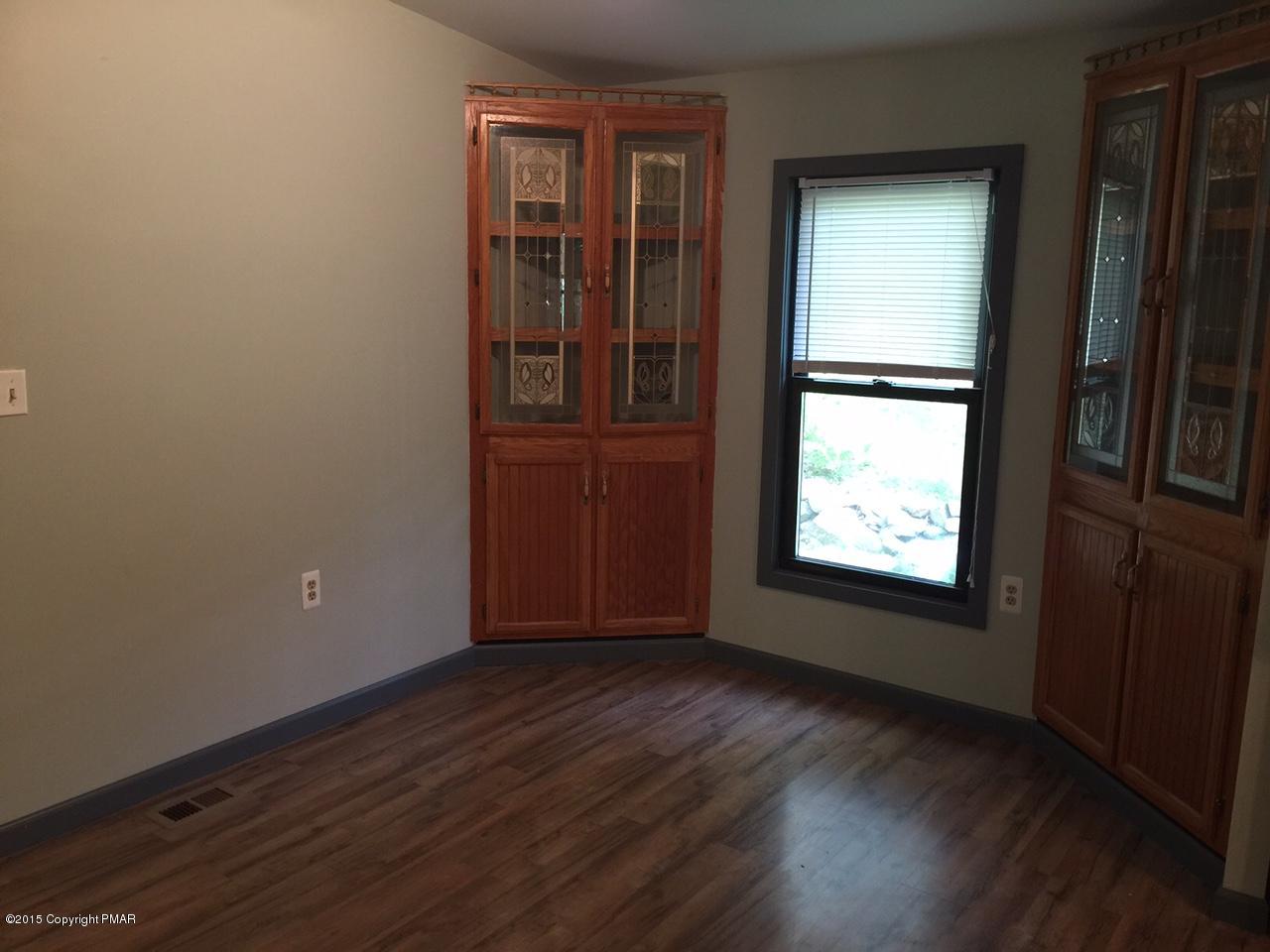 1629 Donalds Road Effort, PA 18330 - Photo 4 of 9 Dining Area