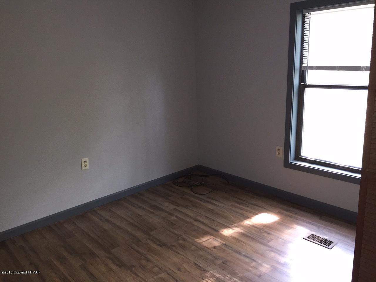 1629 Donalds Road Effort, PA 18330 - Photo 5 of 9 Bedroom 2