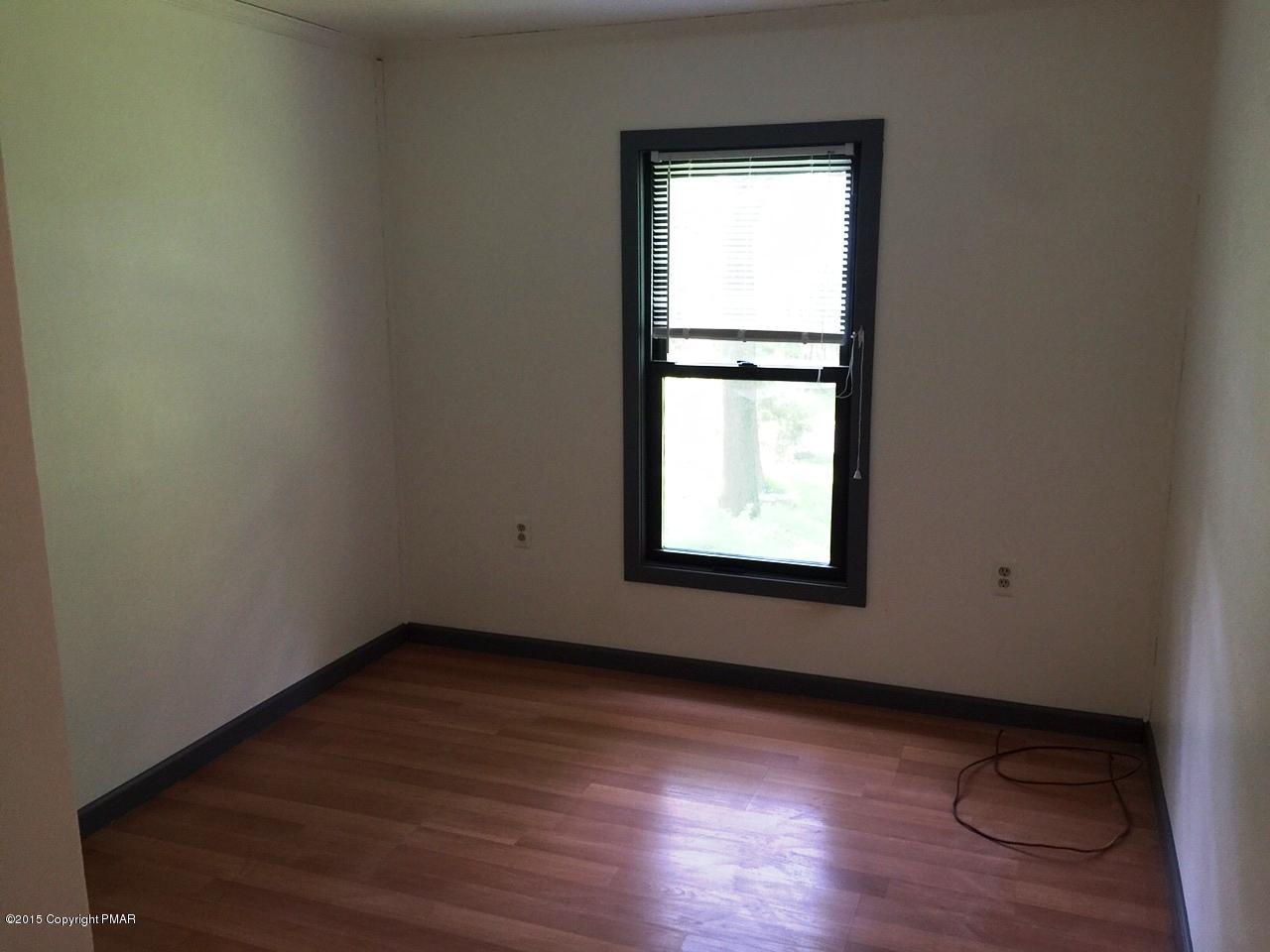 1629 Donalds Road Effort, PA 18330 - Photo 6 of 9 Bedroom 1