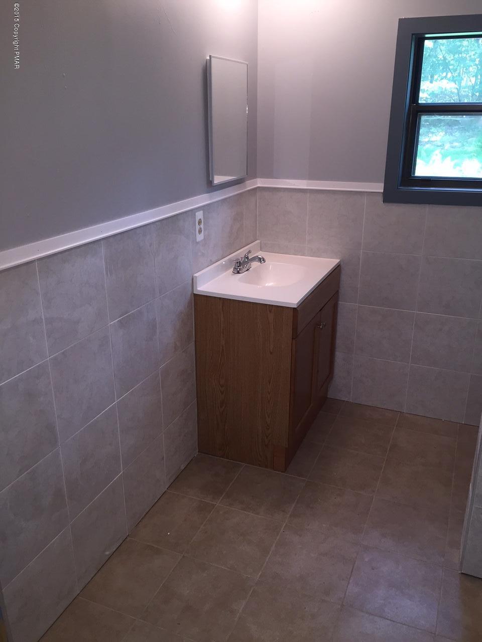 1629 Donalds Road Effort, PA 18330 - Photo 8 of 9 Main Bath