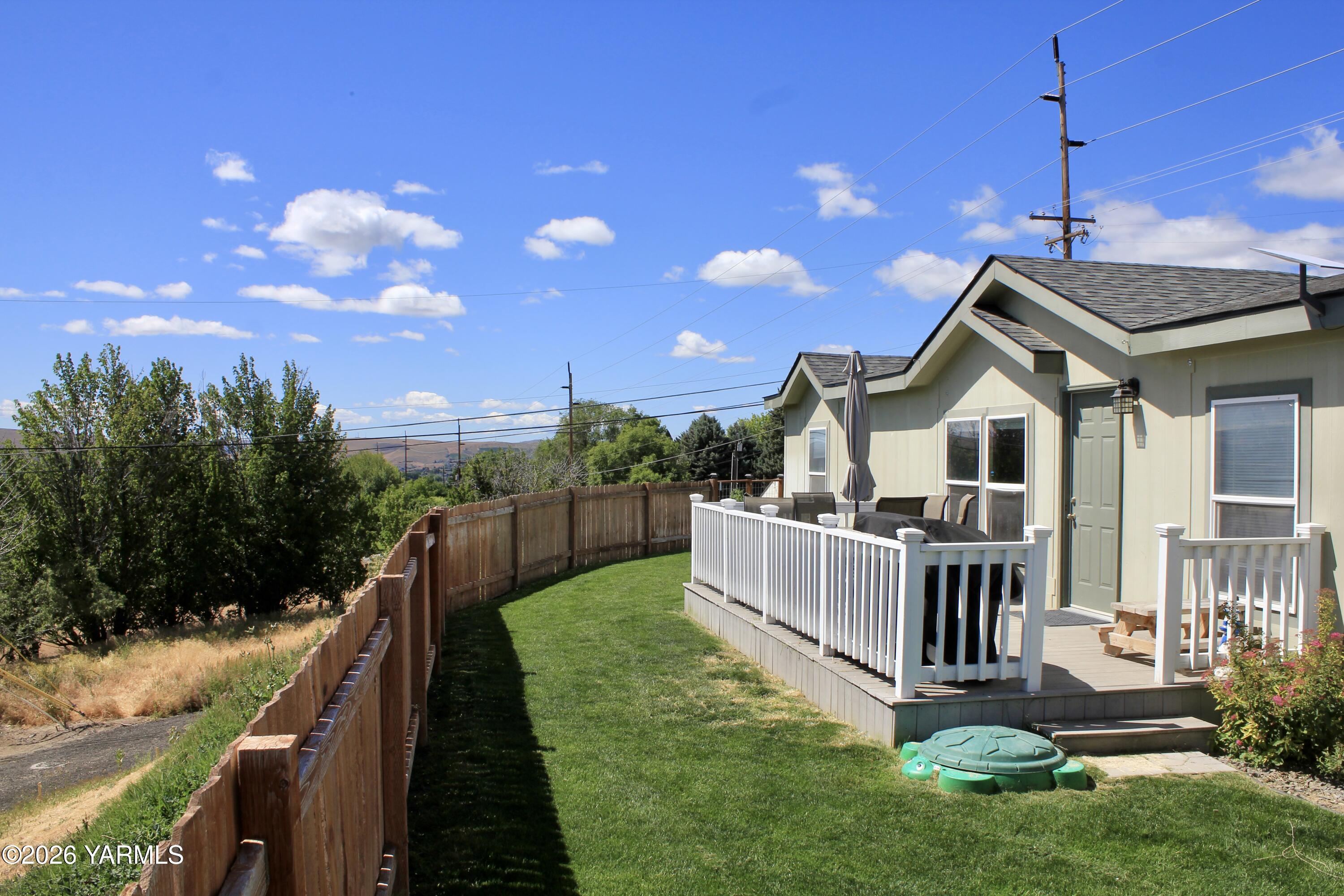 1101 Gore Road Selah, WA 98942 - Photo 38 of 42 Outside back