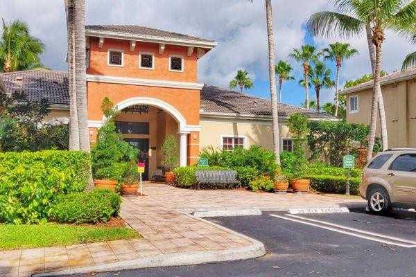 4177 Haverhill Road, Unit 816 West Palm Beach, FL 33417 - Photo 2 of 18 Photo 2
