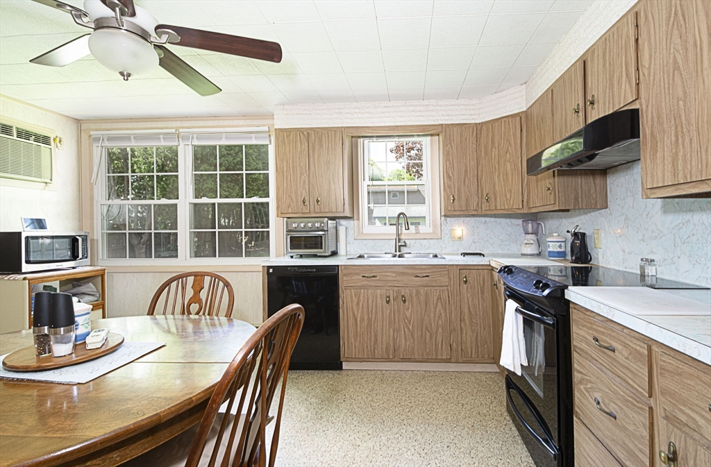 70 Trinity Avenue Worcester, MA 01605 - Photo 16 of 28