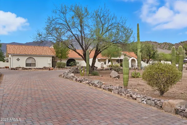 $1,300,000 | 10612 East Palm Way, Gold Canyon, AZ 85118
