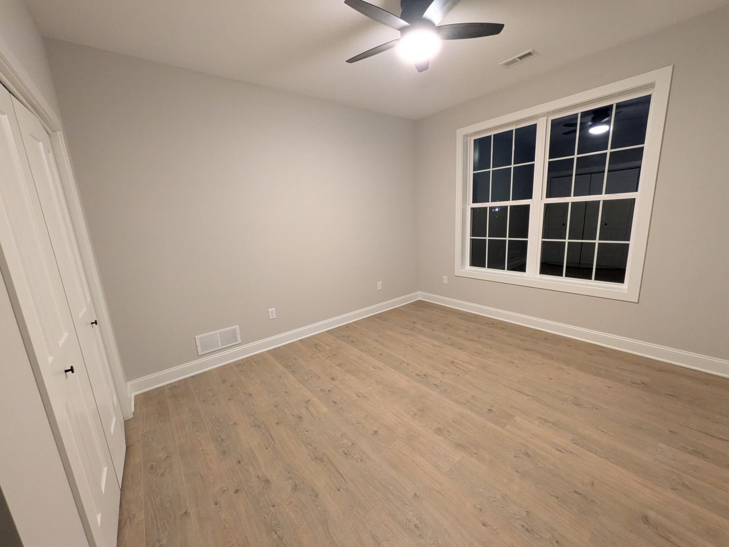 675 South Regulators Street Rochelle, IL 61068 - Photo 17 of 26 an empty room with windows