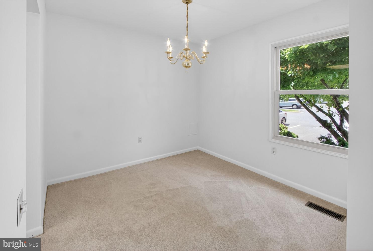 3406 Chiswick Court, Unit 472A Silver Spring, MD 20906 - Photo 4 of 31 Dining room