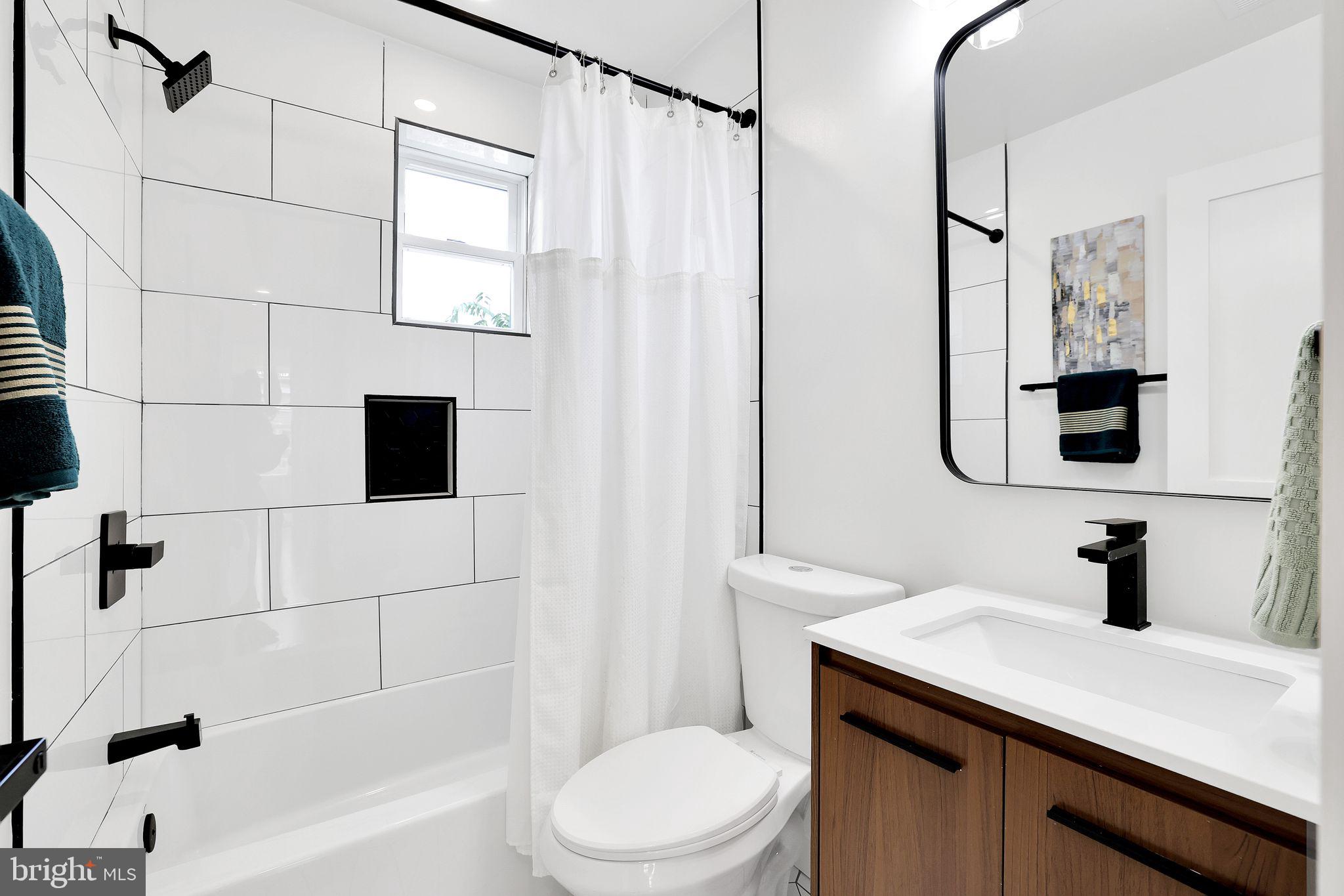 1622 Rosedale Street Northeast Washington, DC 20002 - Photo 15 of 41 Sparkling Full Bathroom
