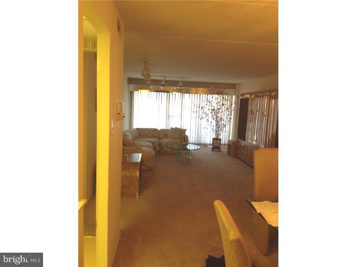 2131 Welsh Road, Unit 312 Philadelphia, PA 19115 - Photo 4 of 14 Living Room