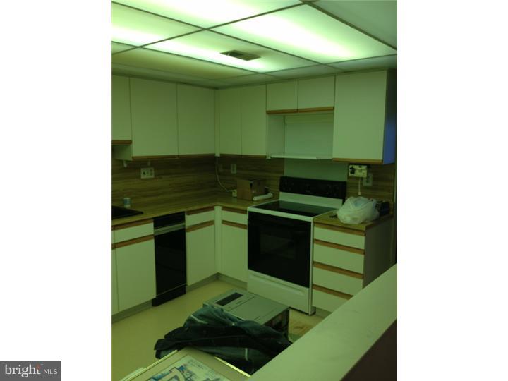 2131 Welsh Road, Unit 312 Philadelphia, PA 19115 - Photo 9 of 14 Kitchen