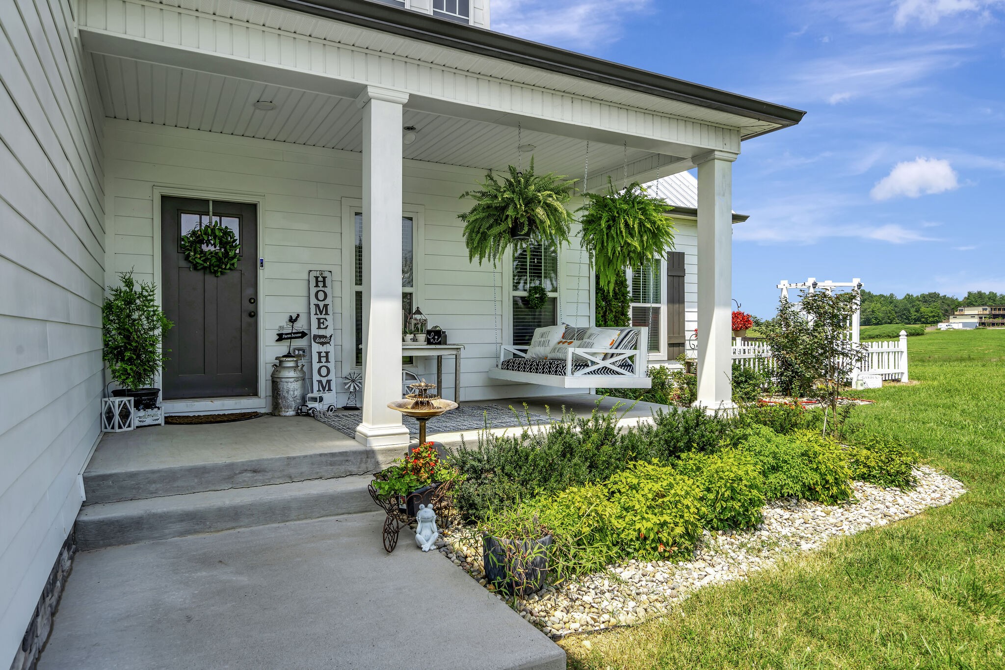 4002 Highway 49 Springfield, TN 37172 - Photo 3 of 70 a front view of a house with garden