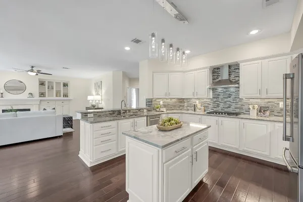 $885,000 | 58 Candle Pine Place, The Woodlands, TX 77381