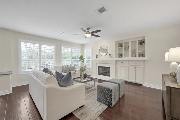 $885,000 | 58 Candle Pine Place, The Woodlands, TX 77381