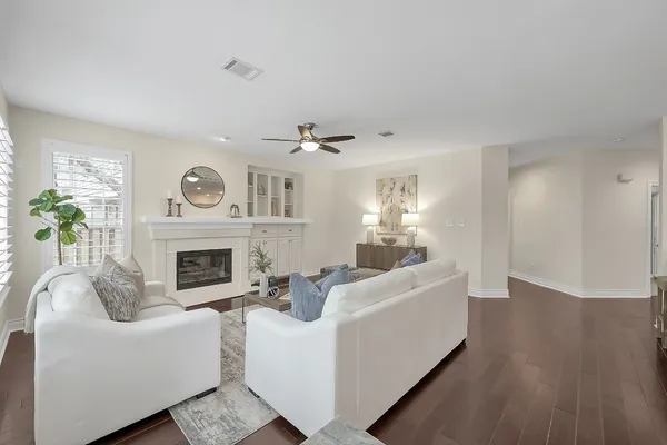 $885,000 | 58 Candle Pine Place, The Woodlands, TX 77381