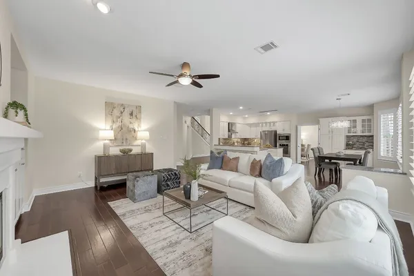 $885,000 | 58 Candle Pine Place, The Woodlands, TX 77381