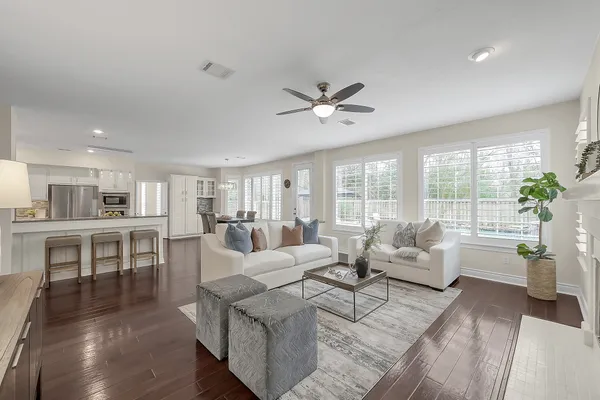 $885,000 | 58 Candle Pine Place, The Woodlands, TX 77381