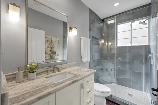 $885,000 | 58 Candle Pine Place, The Woodlands, TX 77381