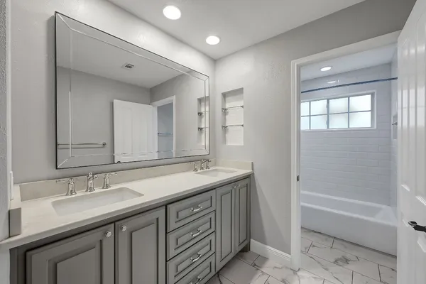 $885,000 | 58 Candle Pine Place, The Woodlands, TX 77381