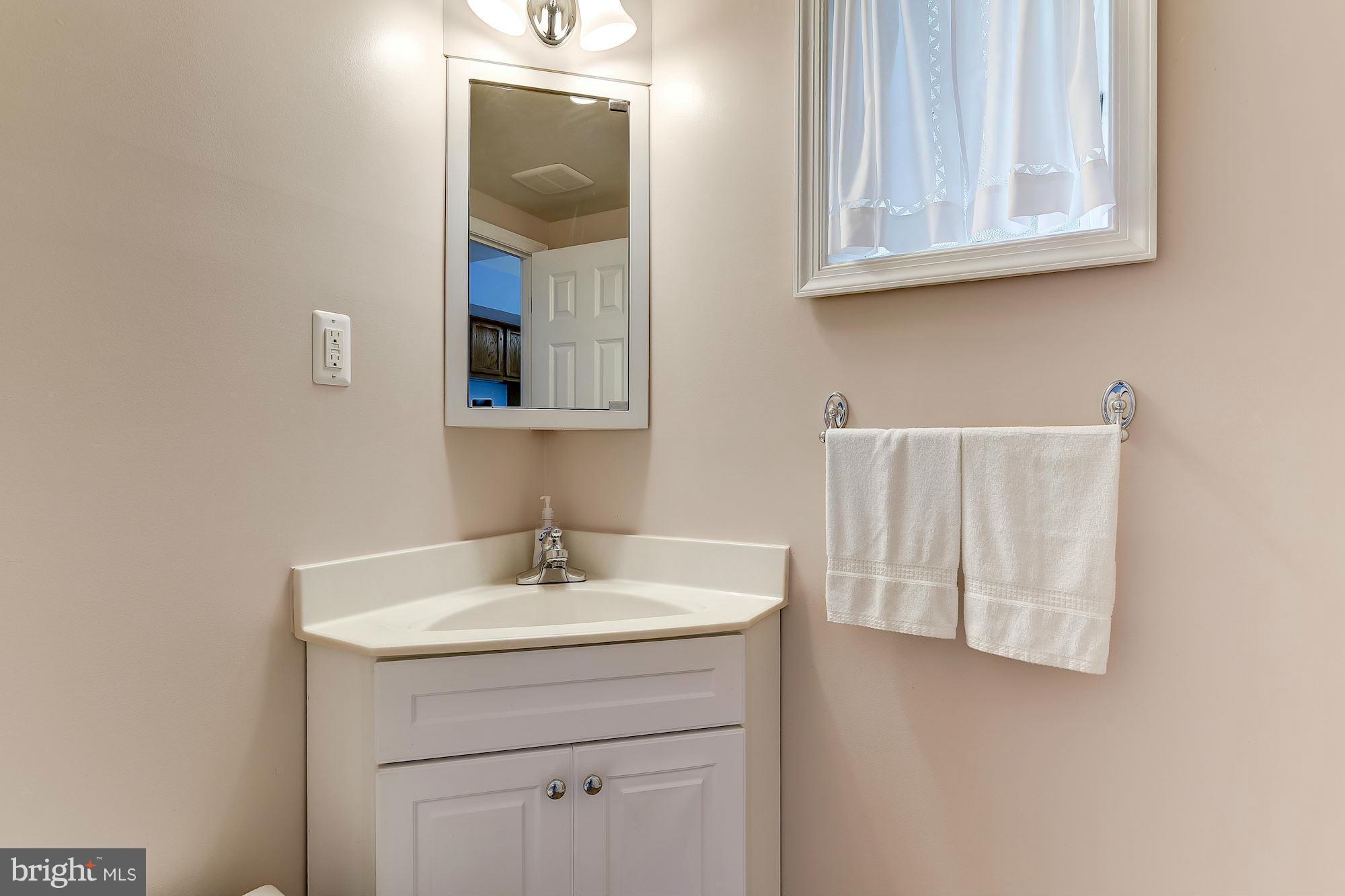 4011 Ferrara Drive Silver Spring, MD 20906 - Photo 10 of 30 Bath