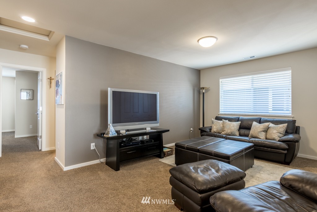 19207 101st Place Southeast Renton, WA 98055 - Photo 14 of 25 Gallery Image 14