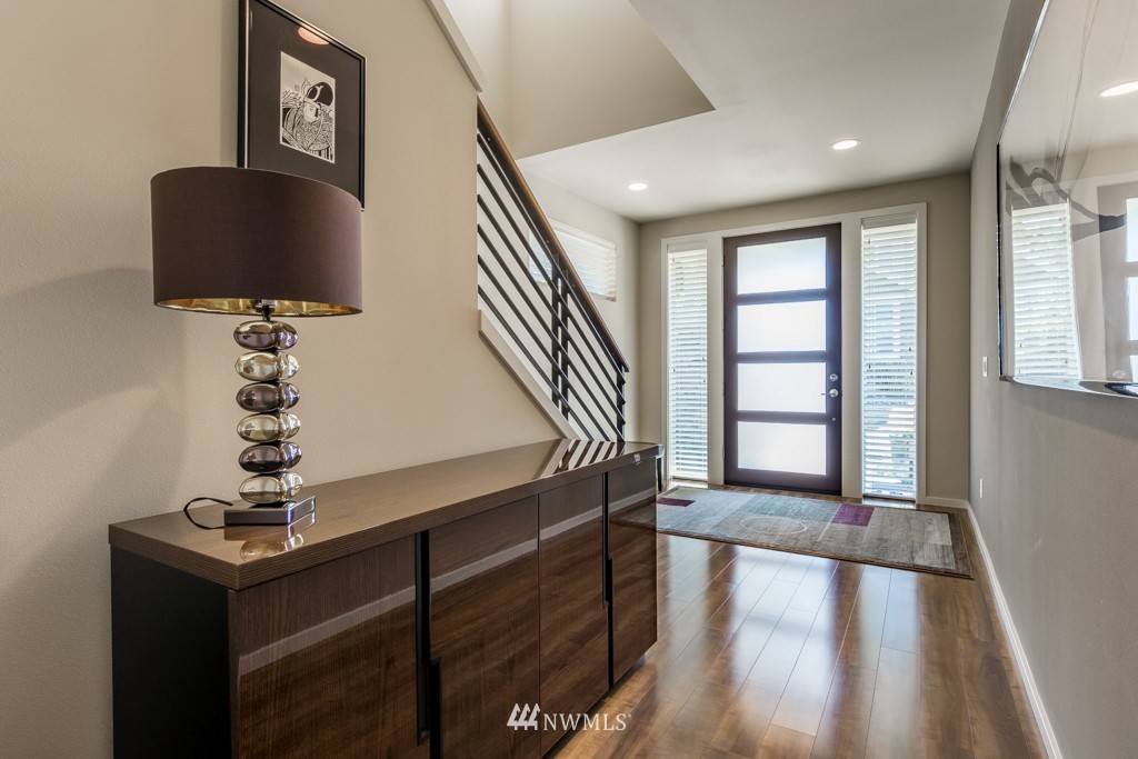 19207 101st Place Southeast Renton, WA 98055 - Photo 3 of 25 Gallery Image 3