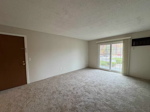 $1,694 | 379 Huse Road, Unit 26, Manchester, NH 03103