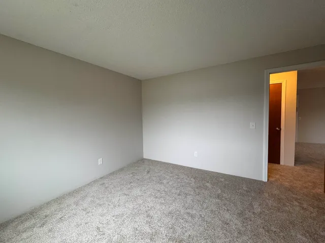 $1,694 | 379 Huse Road, Unit 26, Manchester, NH 03103