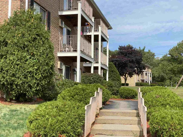 $1,694 | 379 Huse Road, Unit 26, Manchester, NH 03103