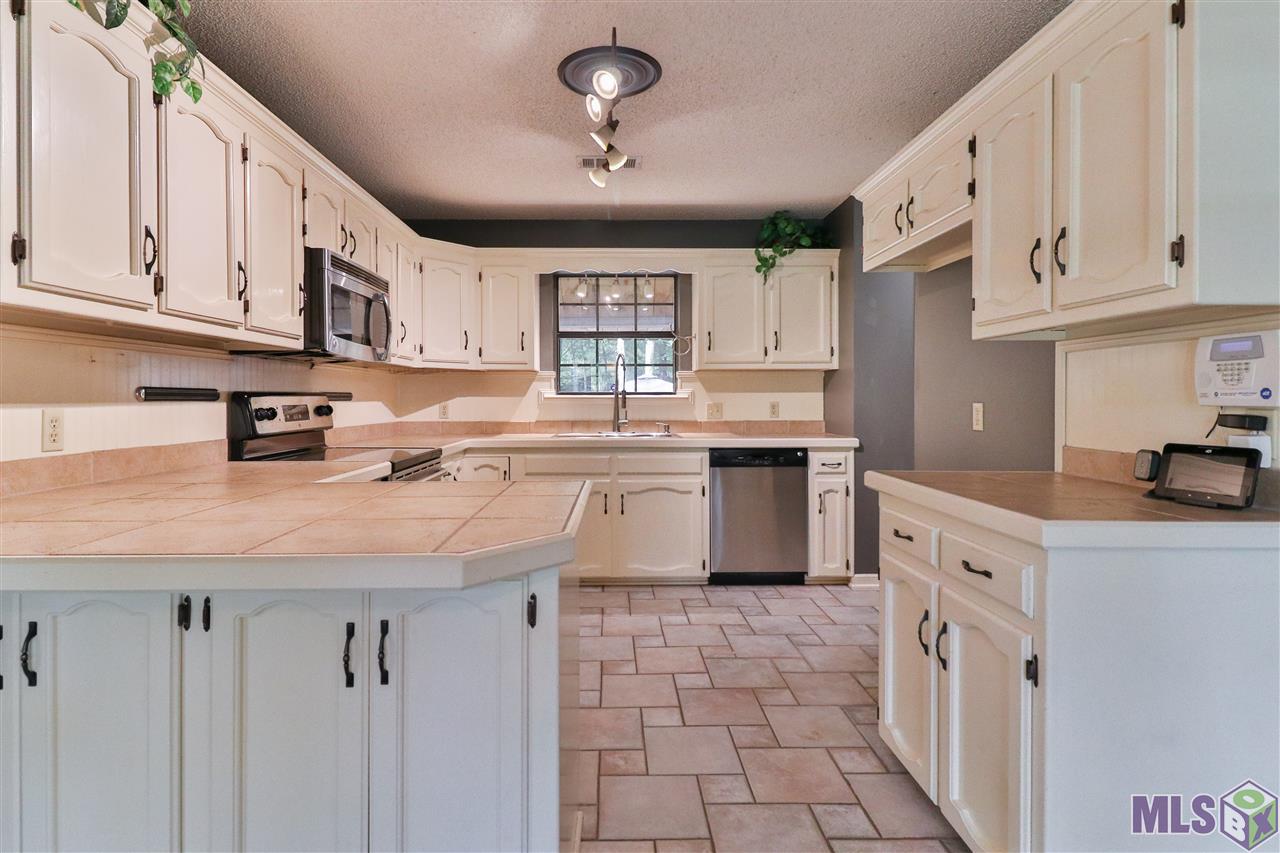15239 East Beaver Drive Pride, LA 70770 - Photo 9 of 20