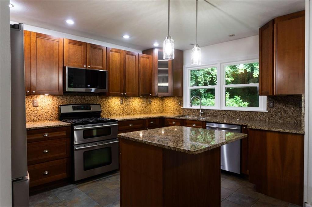 1025 Vistavia Circle Decatur, GA 30033 - Photo 24 of 56
