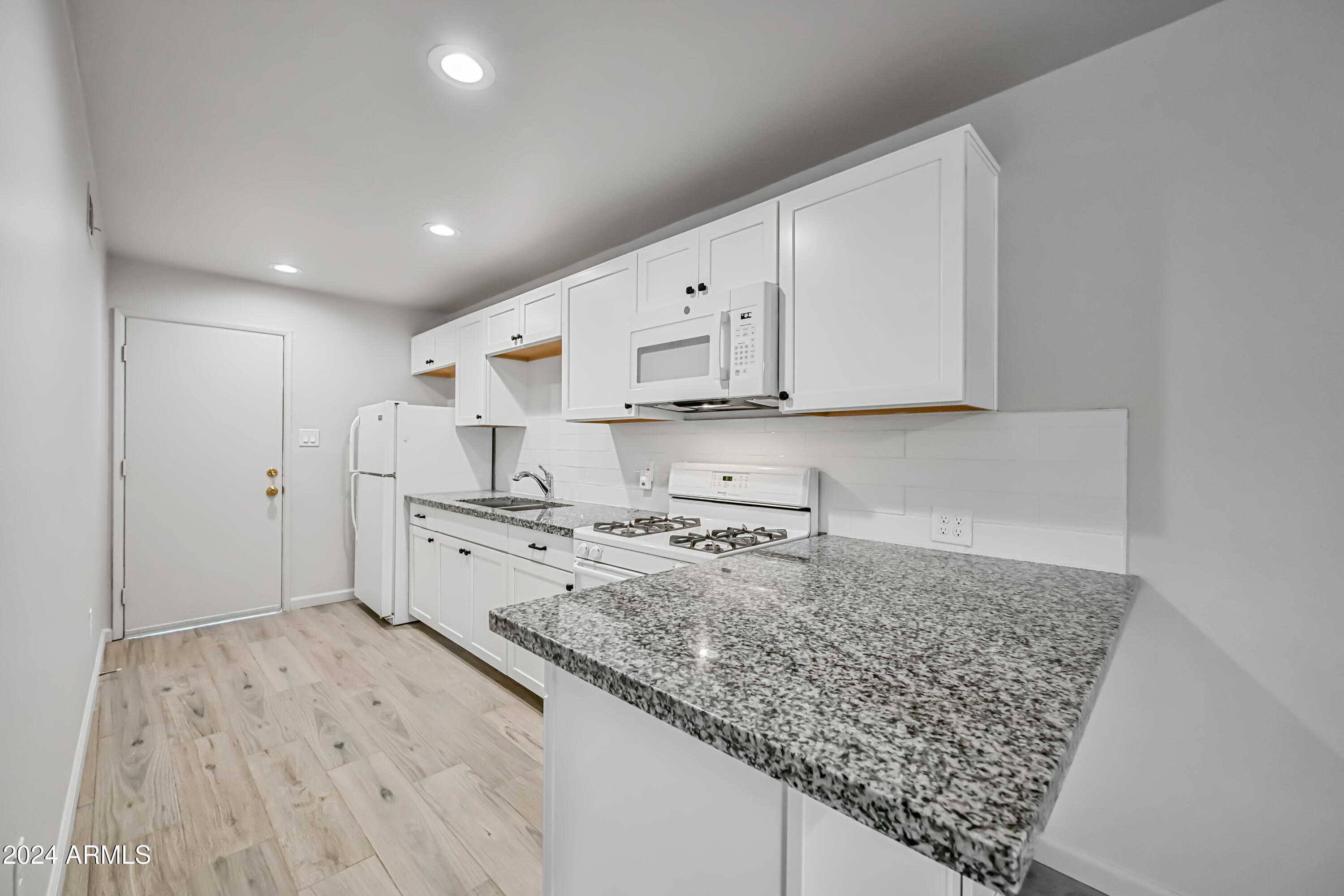 430 West 3rd Street, Unit 11 Mesa, AZ 85201 - Photo 8 of 15 11-430W3S11-ocupix