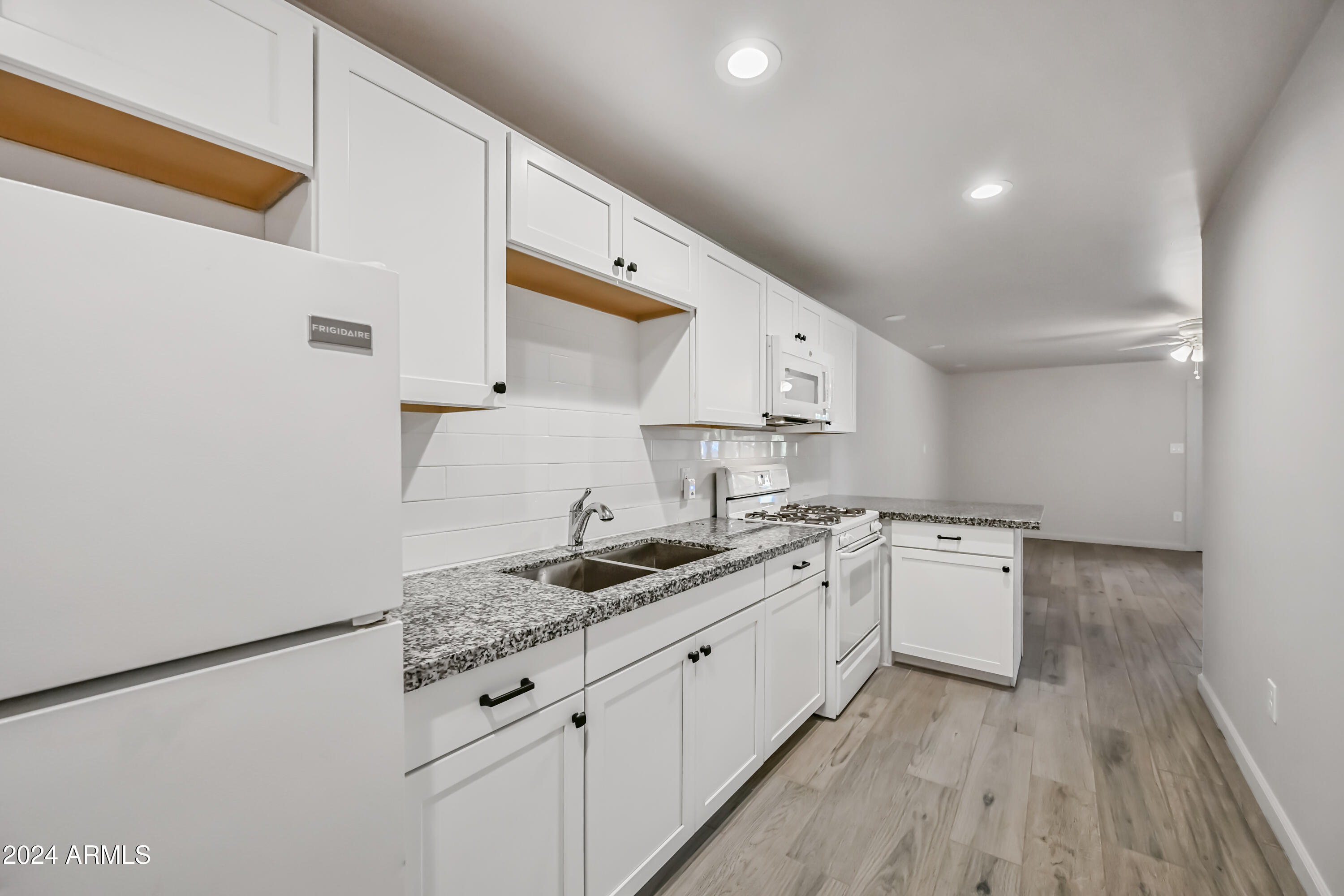 430 West 3rd Street, Unit 11 Mesa, AZ 85201 - Photo 10 of 15 13-430W3S11-ocupix