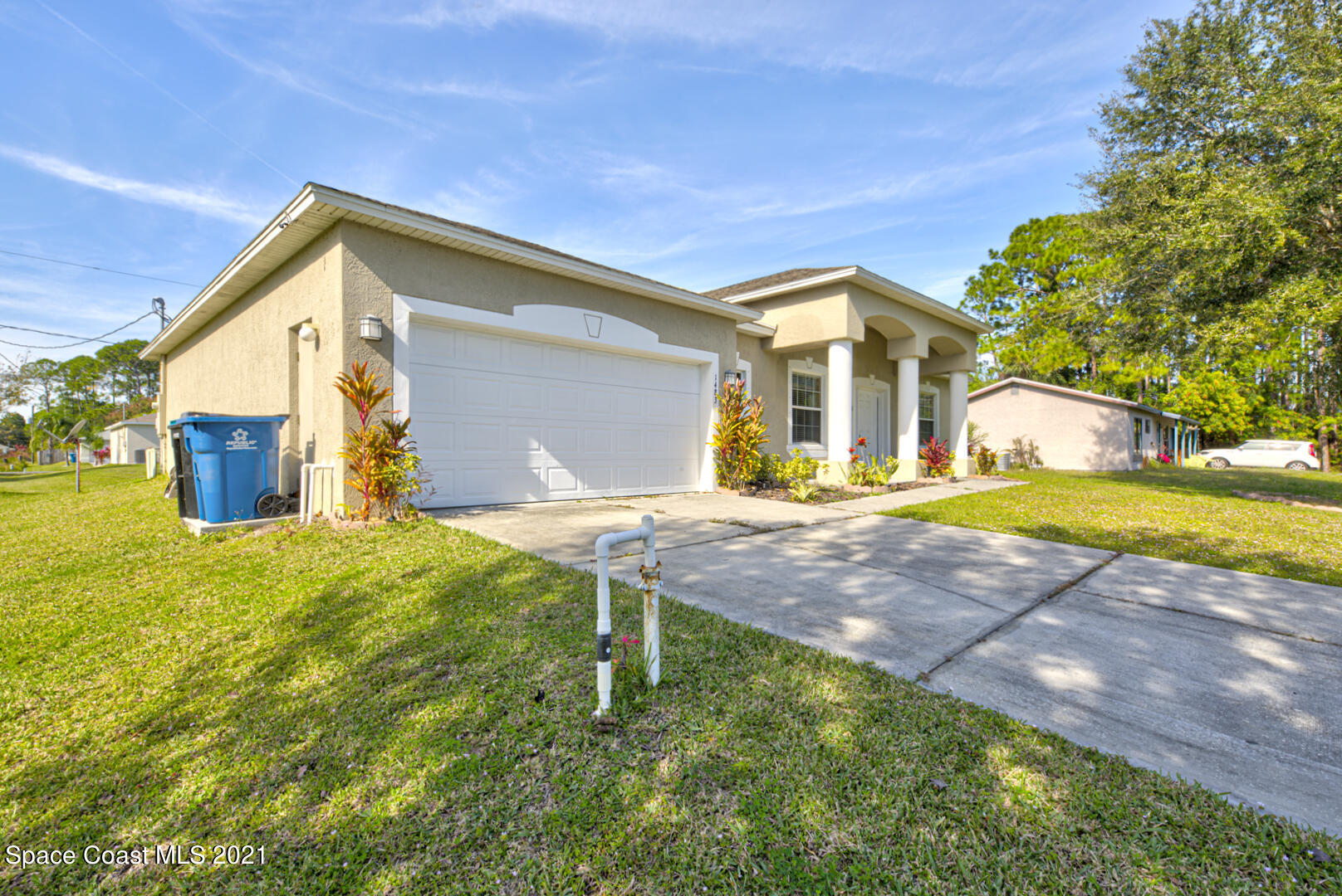 1483 Wakefield Road Southeast Palm Bay, FL 32909 - Photo 2 of 42 a view of a house with swimming pool