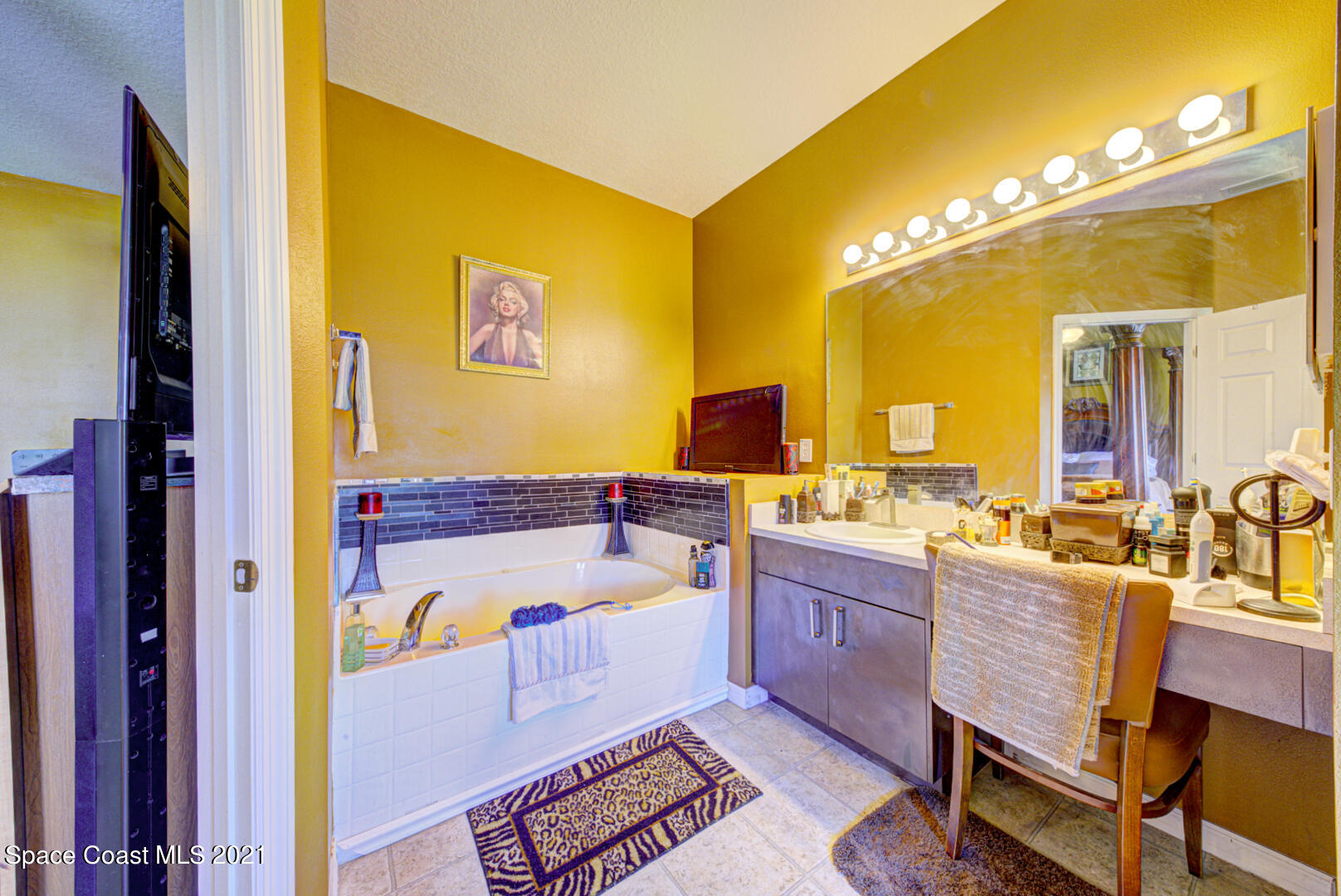 1483 Wakefield Road Southeast Palm Bay, FL 32909 - Photo 27 of 42 a very nice looking room with a large window