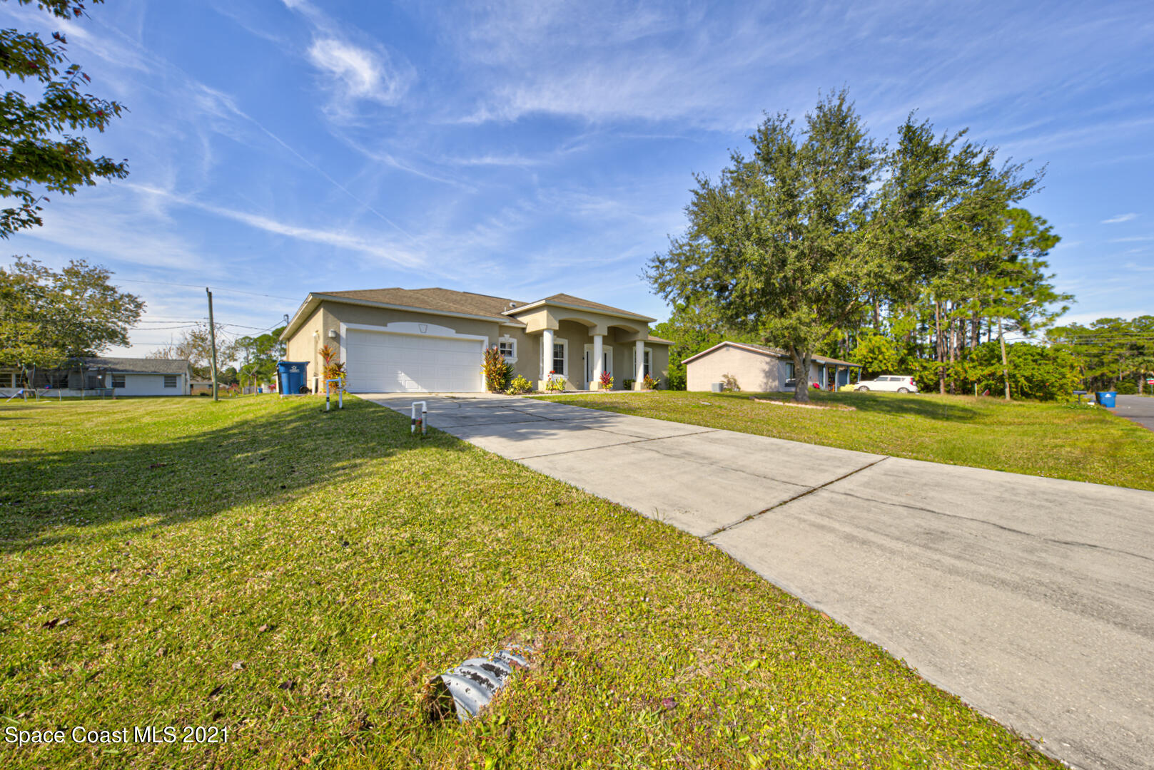 1483 Wakefield Road Southeast Palm Bay, FL 32909 - Photo 4 of 42 a view of a house with a swimming pool