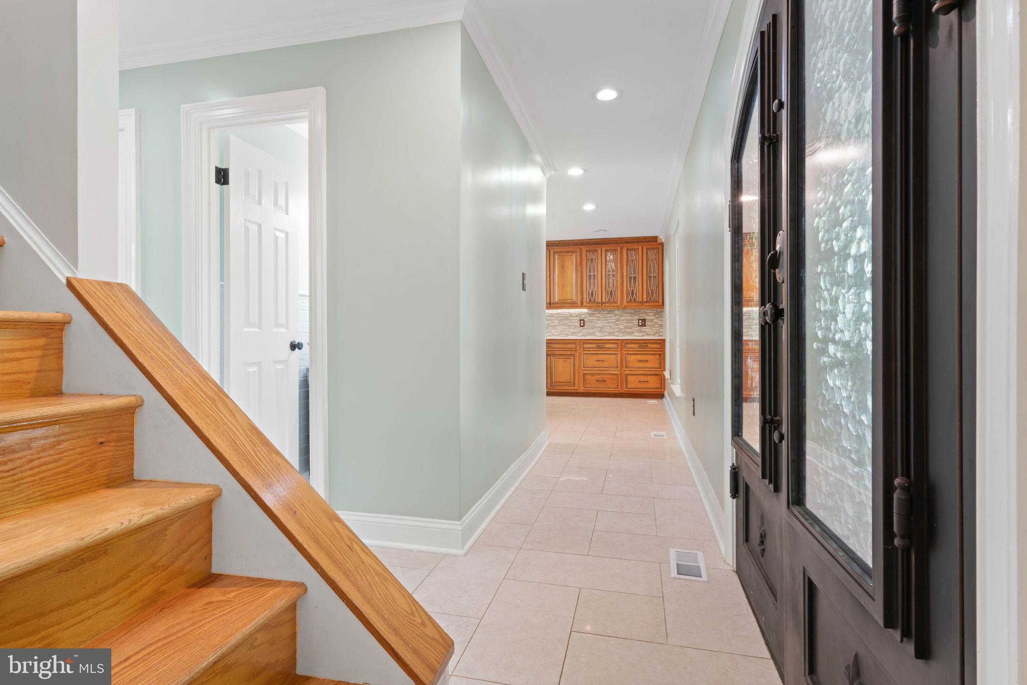 12522 Spring Drive Manassas, VA 20112 - Photo 14 of 69 Inviting entryway with warm tones.