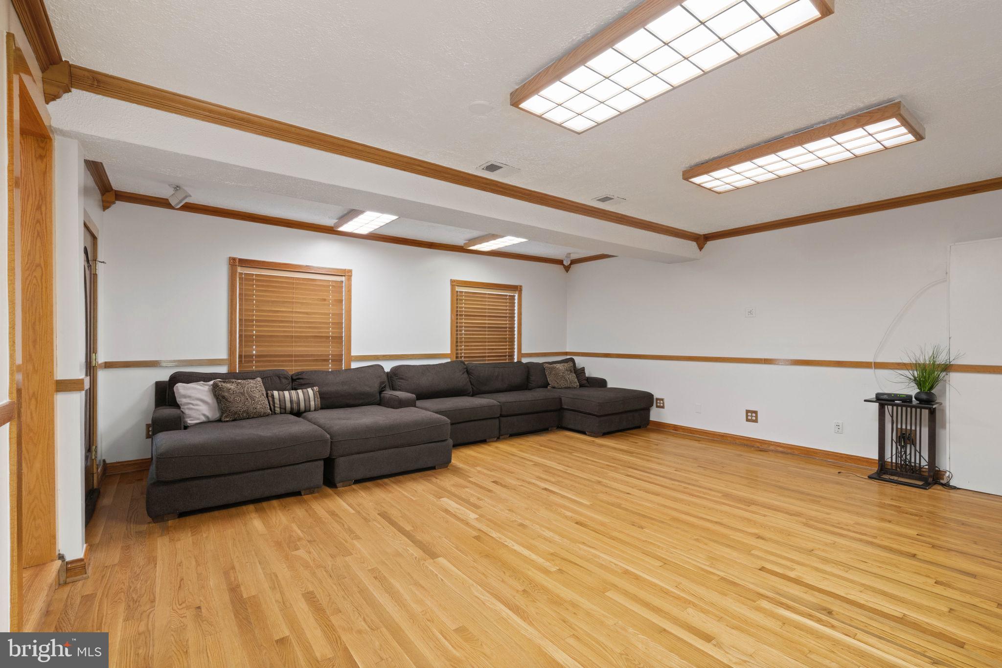 12522 Spring Drive Manassas, VA 20112 - Photo 15 of 69 Spacious room with warm wood accents.