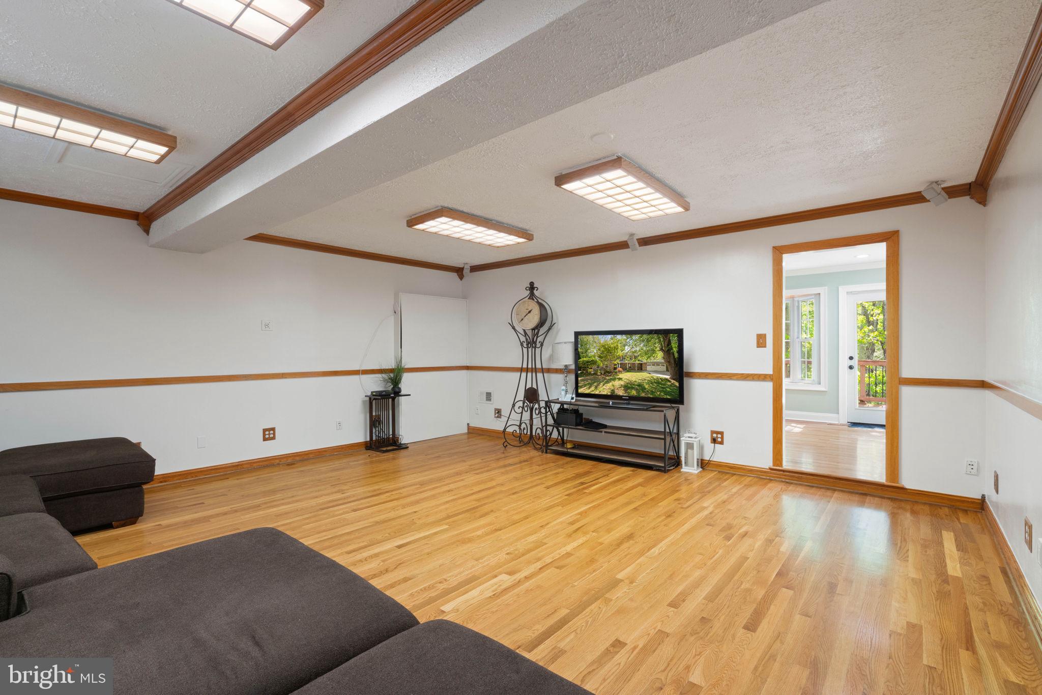 12522 Spring Drive Manassas, VA 20112 - Photo 16 of 69 Spacious living area with natural light.