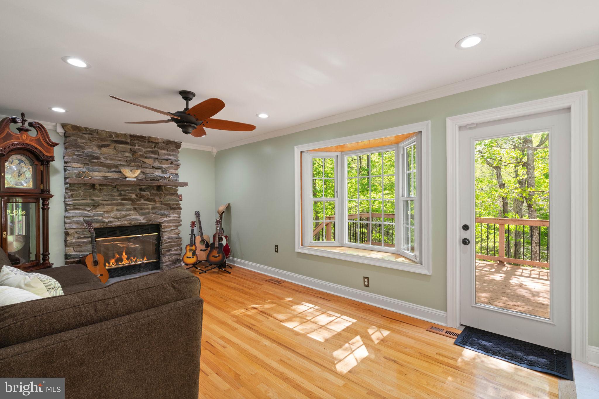 12522 Spring Drive Manassas, VA 20112 - Photo 19 of 69 Bright and inviting living space.