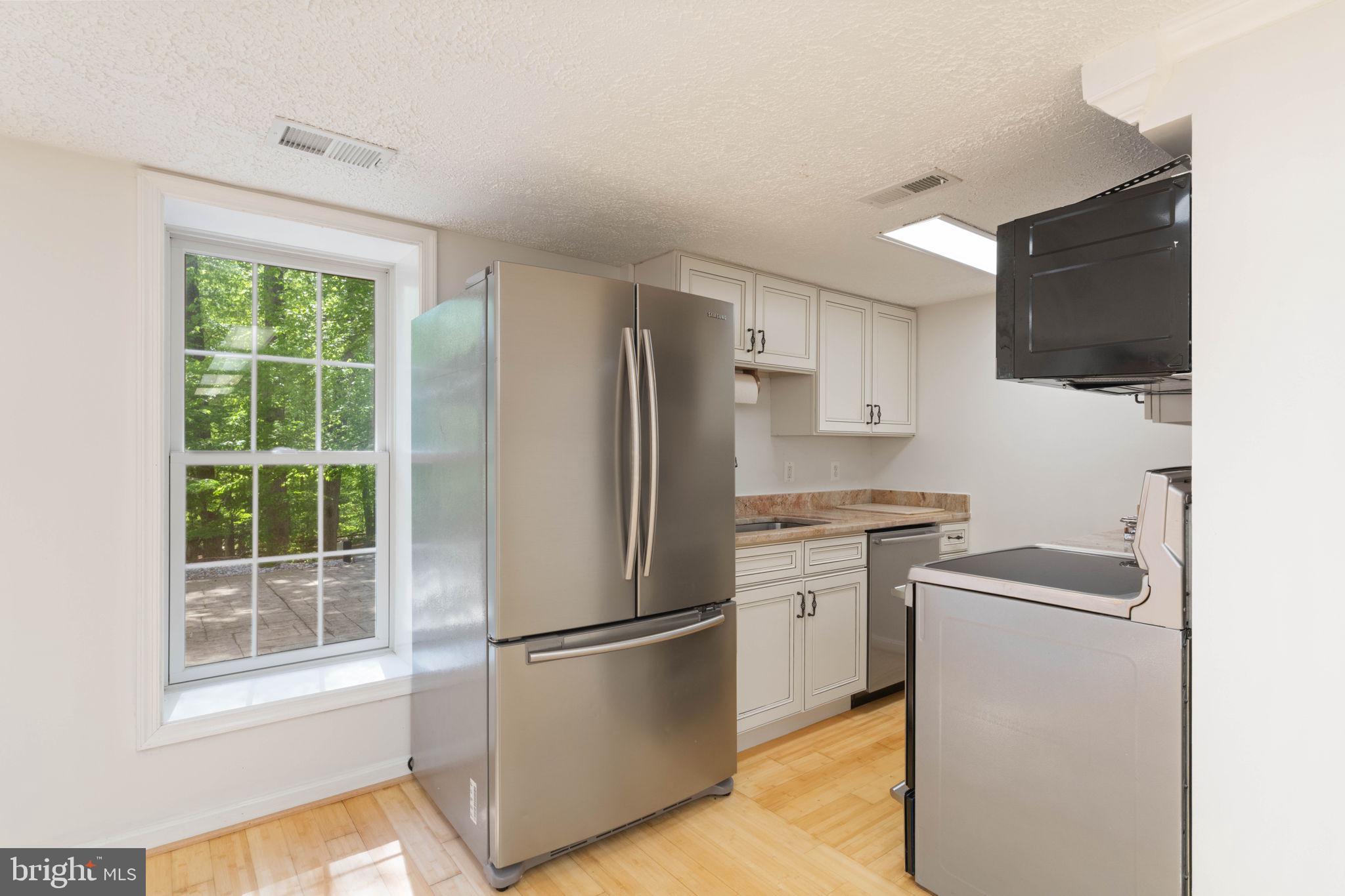 12522 Spring Drive Manassas, VA 20112 - Photo 54 of 69 Bright and modern kitchen space.