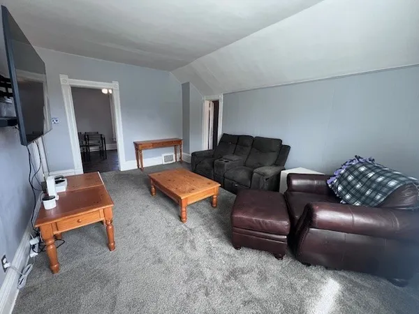 $1,395 | 317 Lake Avenue, Unit 2, Woodstock, IL 60098