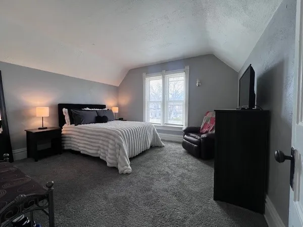 $1,395 | 317 Lake Avenue, Unit 2, Woodstock, IL 60098