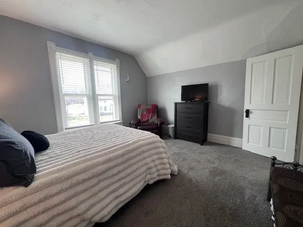 $1,395 | 317 Lake Avenue, Unit 2, Woodstock, IL 60098