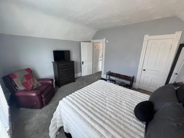 $1,395 | 317 Lake Avenue, Unit 2, Woodstock, IL 60098