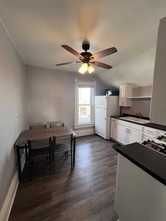 $1,395 | 317 Lake Avenue, Unit 2, Woodstock, IL 60098