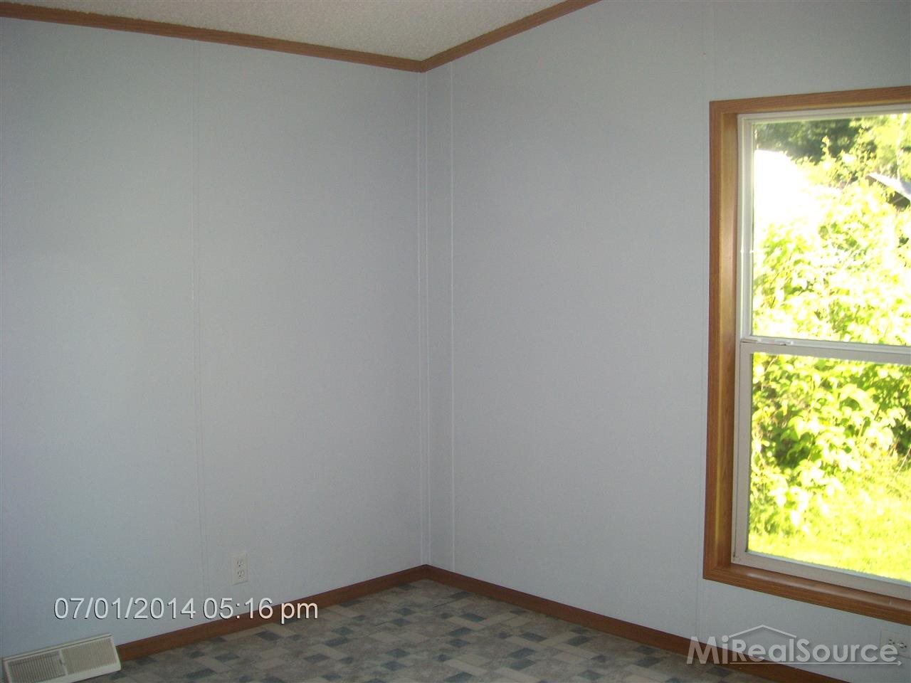 1880 Maple Road Smiths Creek, MI 48074 - Photo 9 of 13 31186715-8.JPG