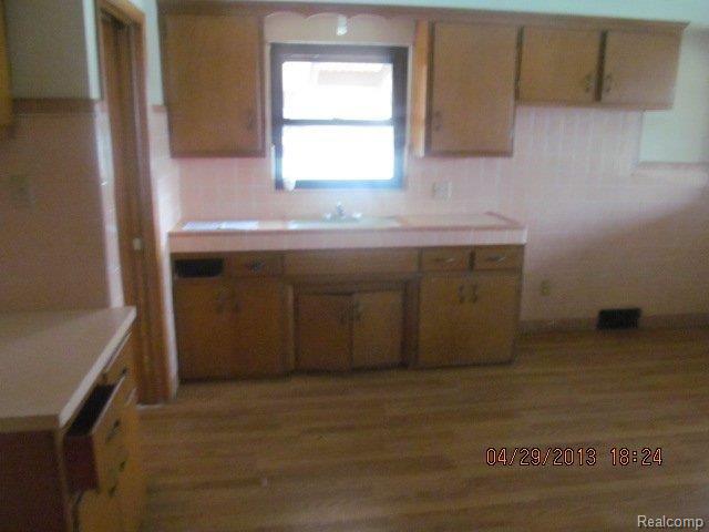8242 Racine Road Warren, MI 48093 - Photo 11 of 13 racine 011.jpg