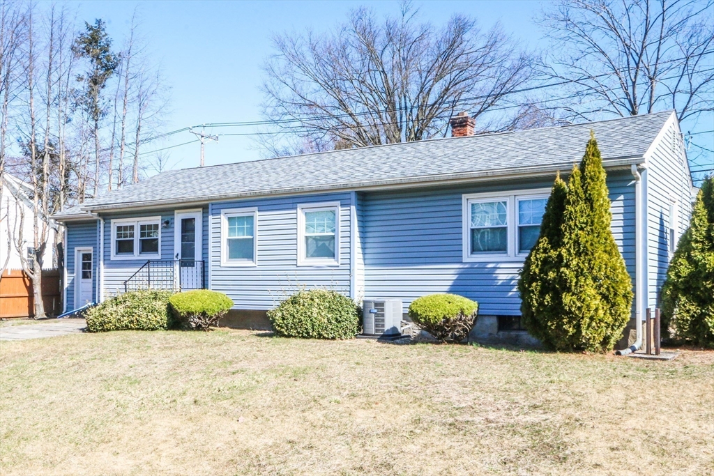 185 East Street Springfield, MA 01104 - Photo 5 of 26 a front view of a house with garden