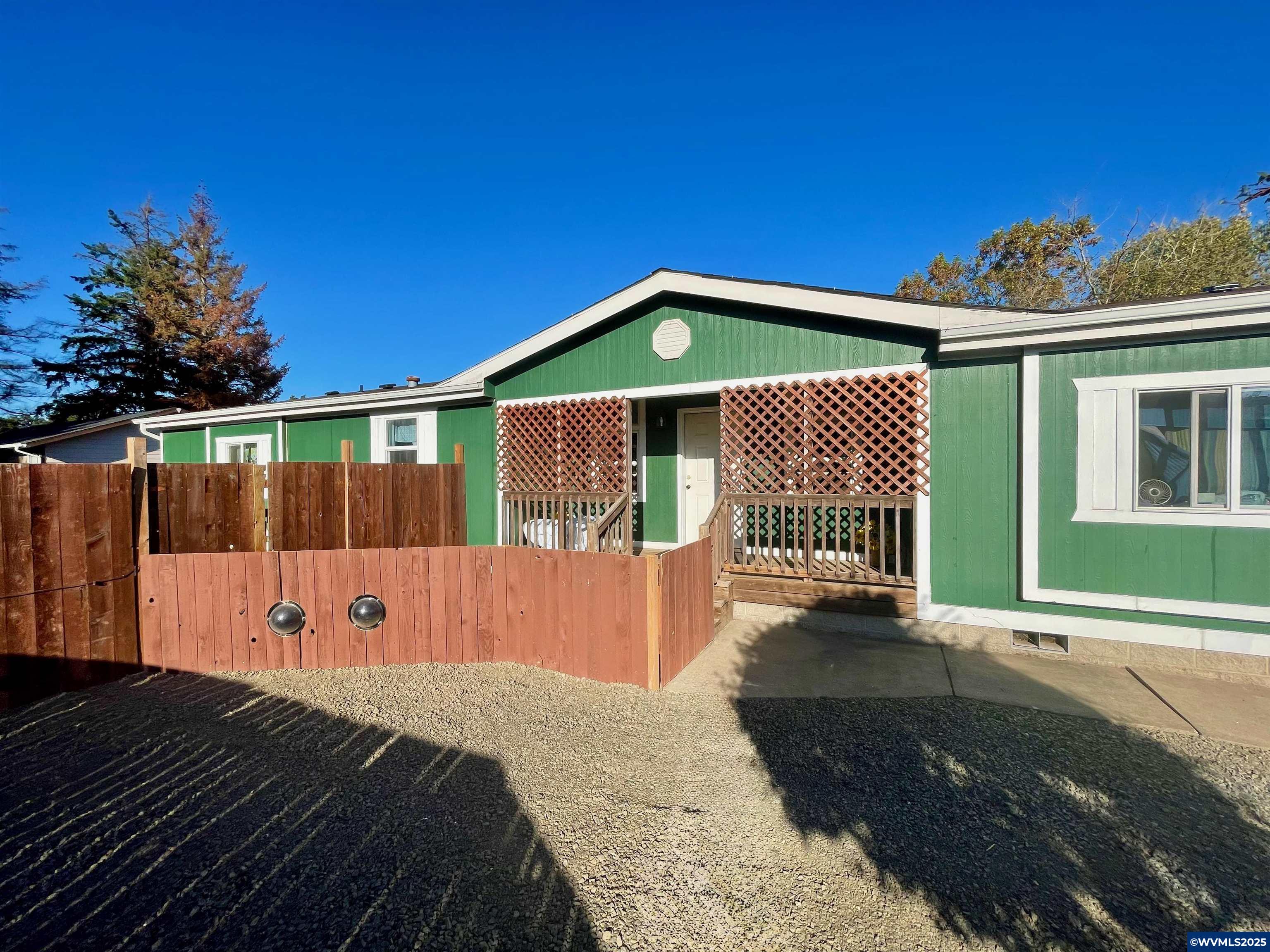 923 Walker Road Lebanon, OR 97355 - Photo 1 of 43 Gallery Image 1