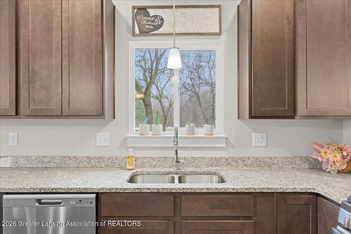 806 Starlight Way Perry, MI 48872 - Photo 8 of 43 28-Media Jett - 28